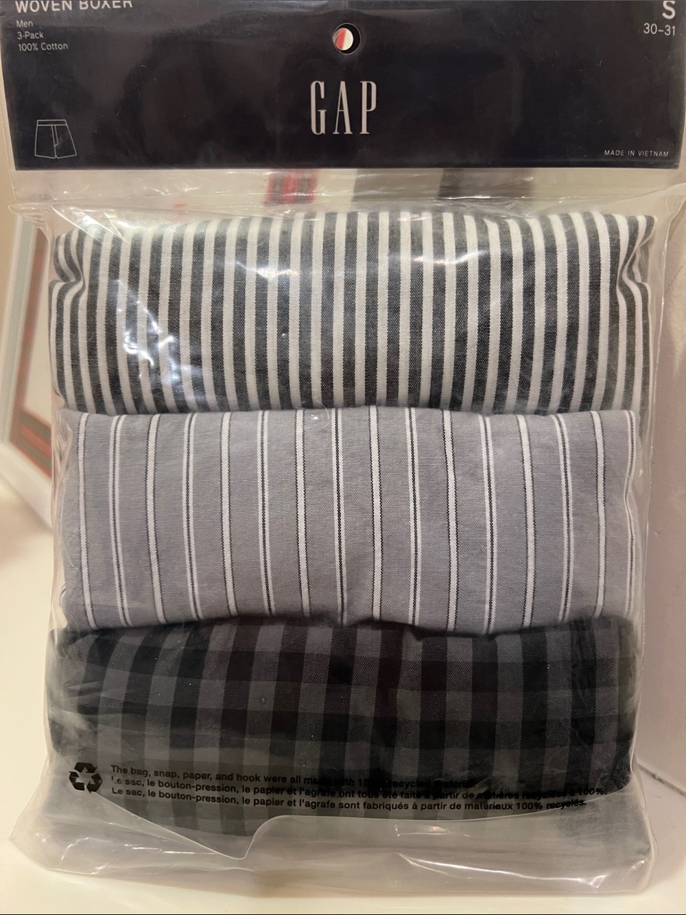 NWT- GAP Men's 3-Pack Woven Boxers in Black, Gray, White